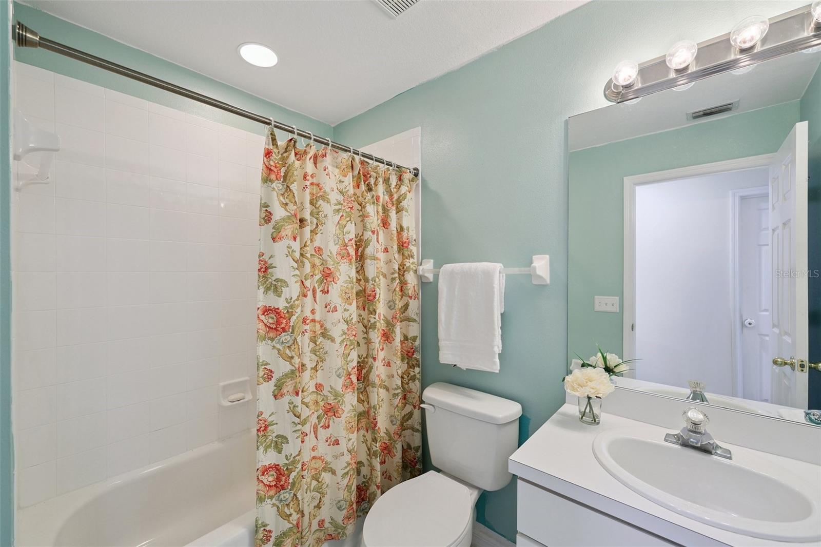 Image 20 of 33 For 6412 Rosefinch Court 204