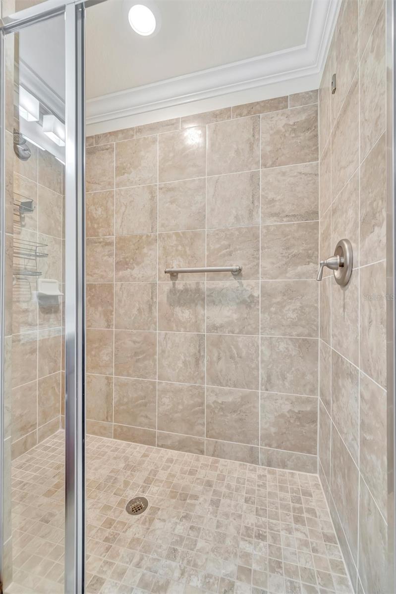 Image 11 of 16 For 17118 Vardon Terrace 207