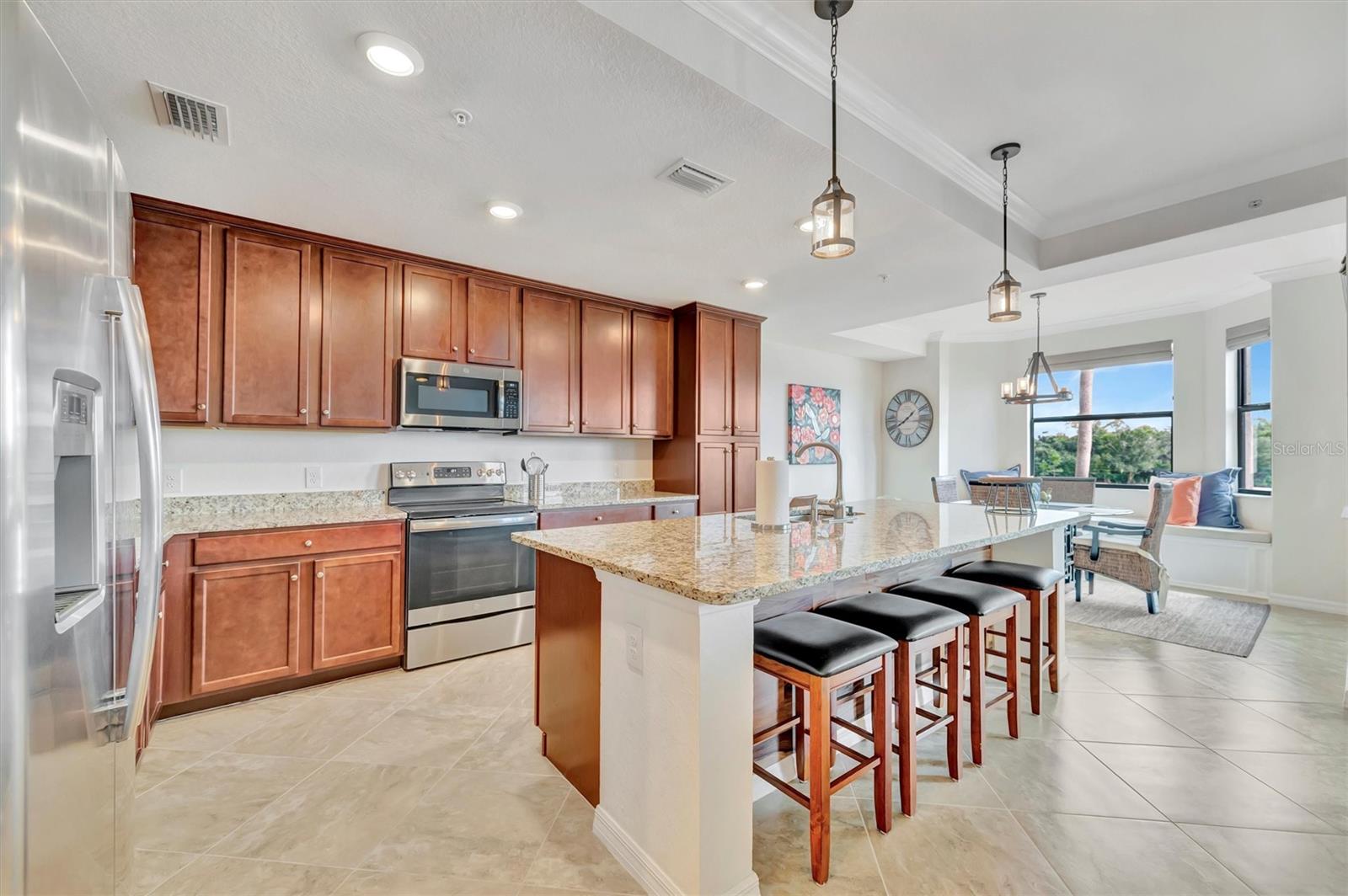 Image 4 of 16 For 17118 Vardon Terrace 207