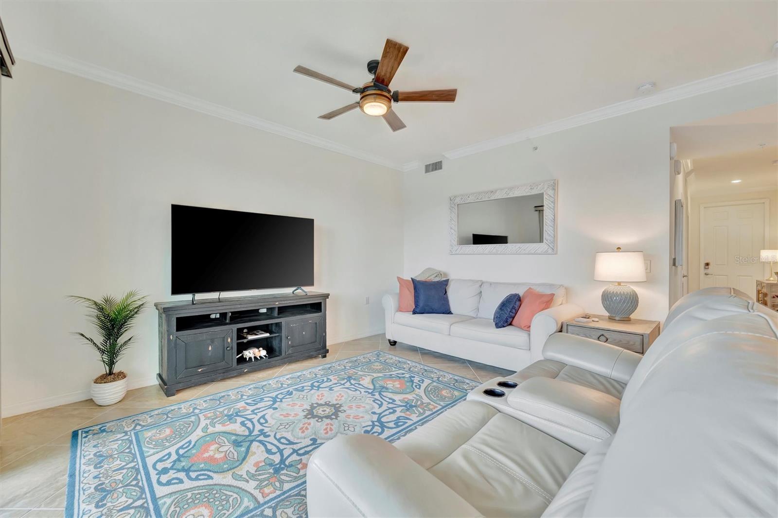 Image 7 of 16 For 17118 Vardon Terrace 207