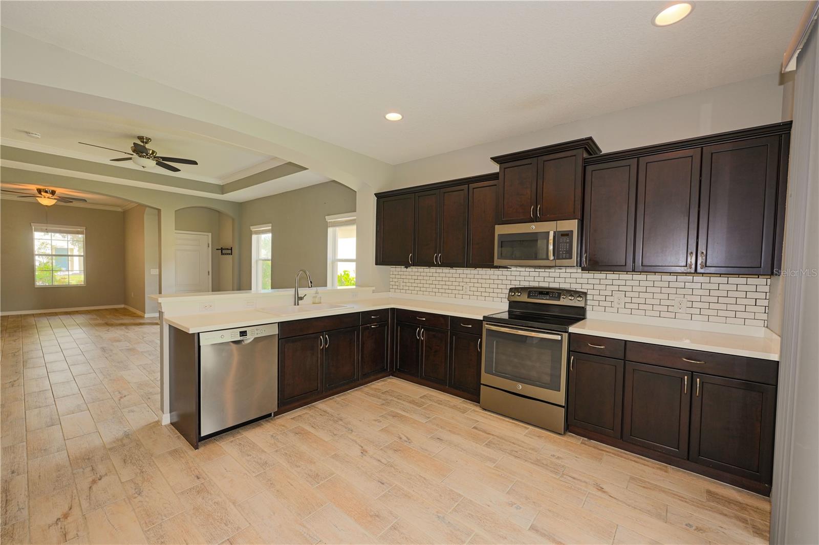 Image 8 of 31 For 4607 Summerlake Circle