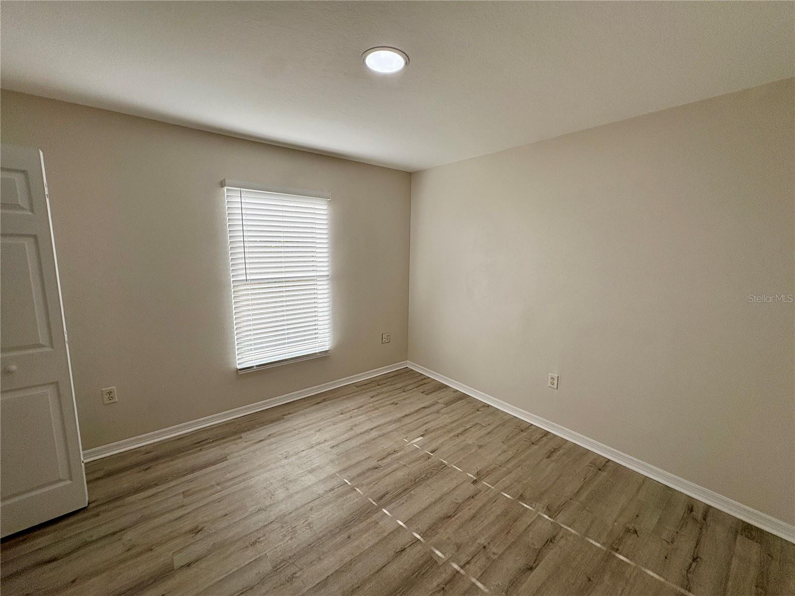 Image 10 of 20 For 218 10th Avenue E