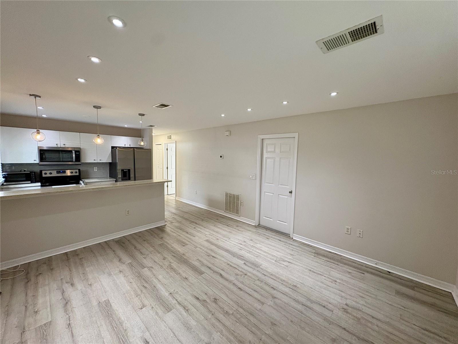 Image 2 of 20 For 218 10th Avenue E