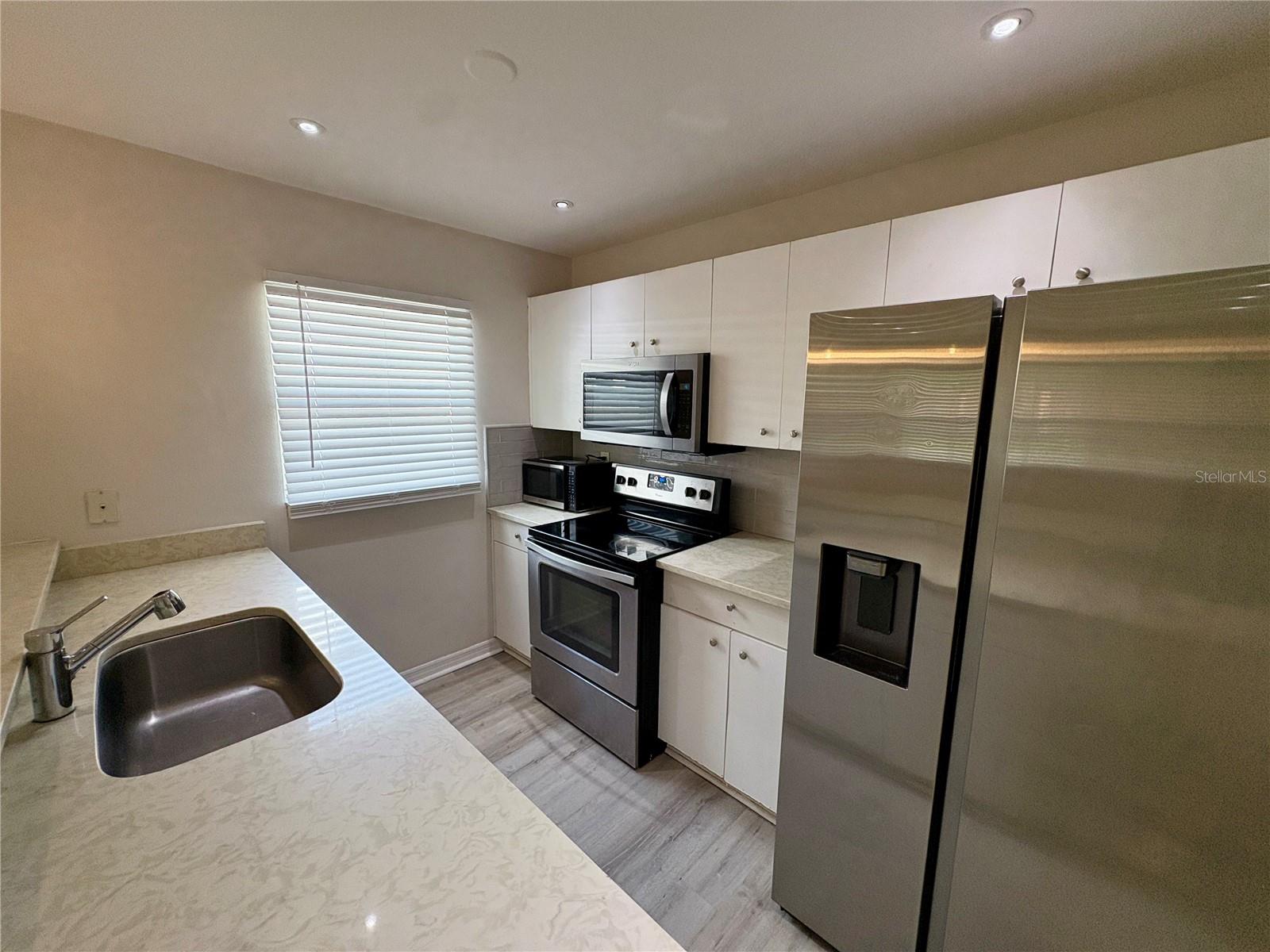 Image 4 of 20 For 218 10th Avenue E