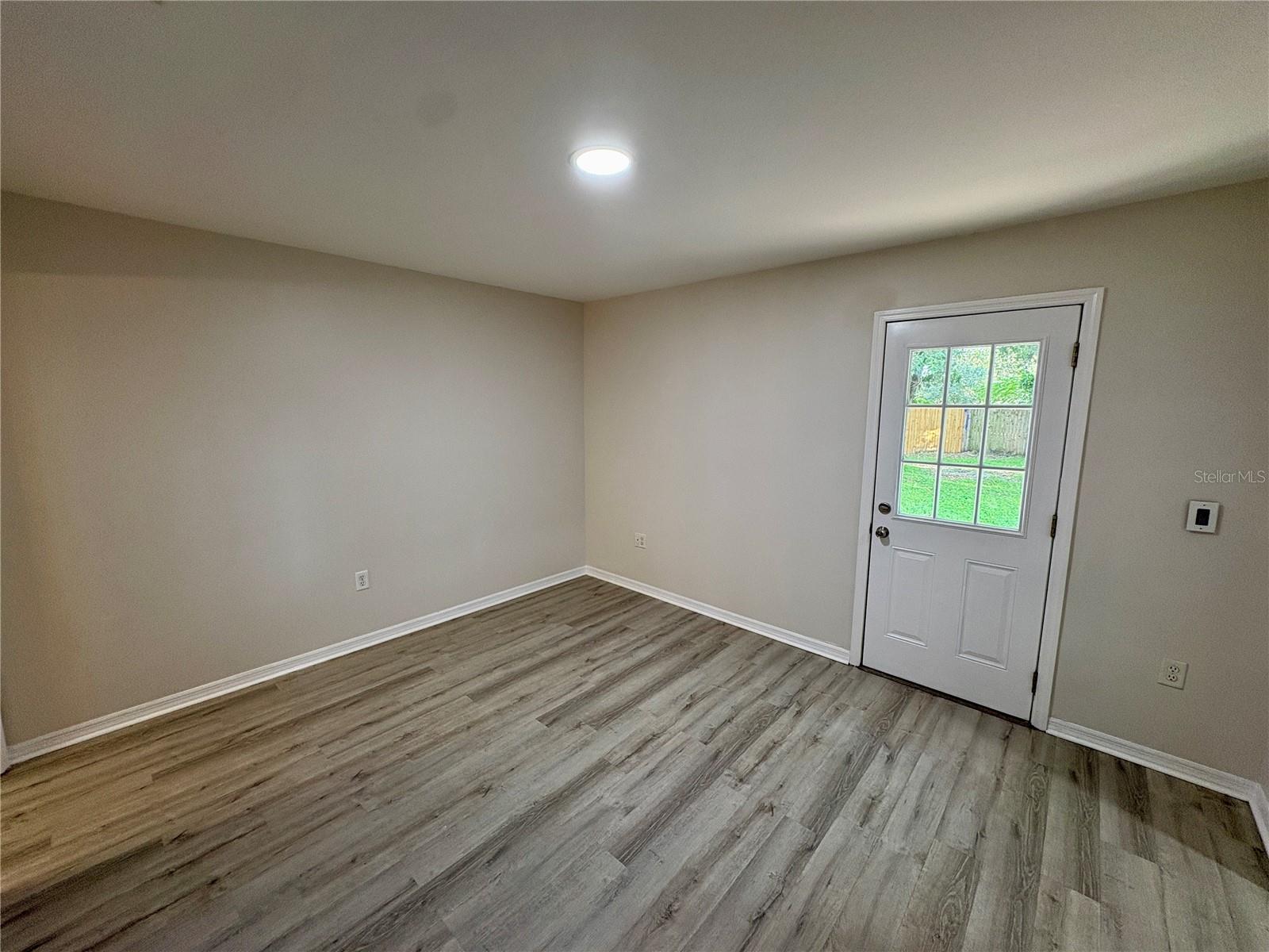 Image 6 of 20 For 218 10th Avenue E