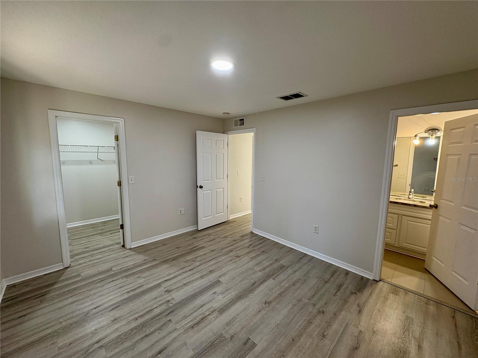 Image 7 of 20 For 218 10th Avenue E