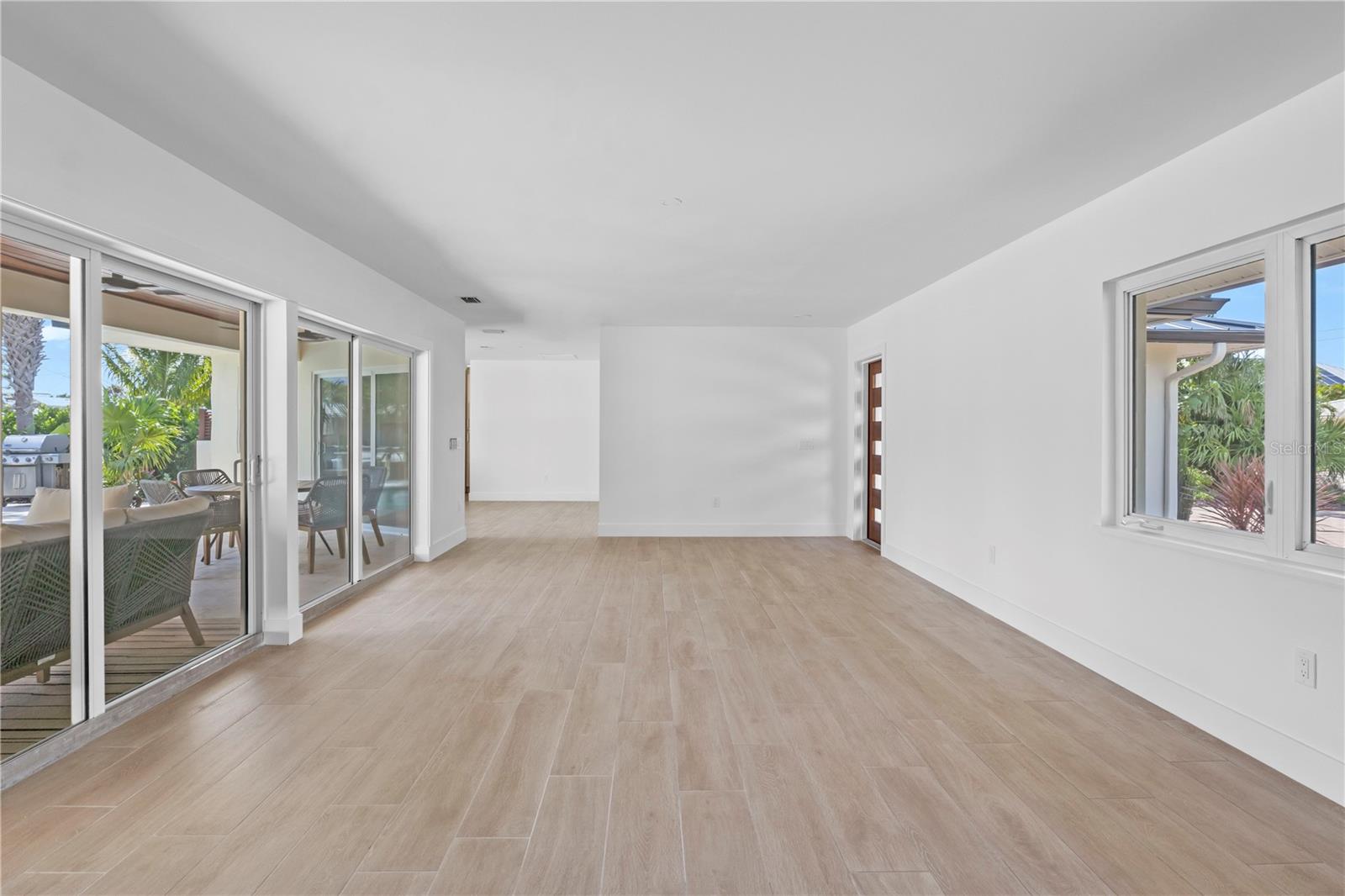 Image 10 of 81 For 624 Dundee Lane