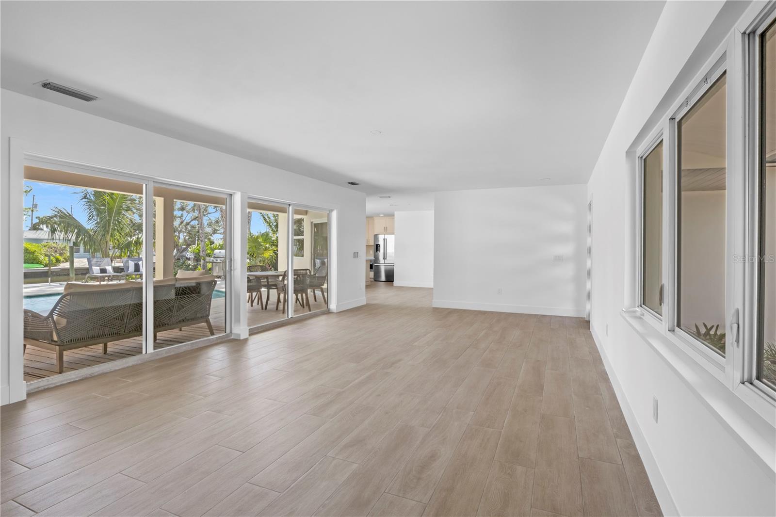 Image 11 of 81 For 624 Dundee Lane