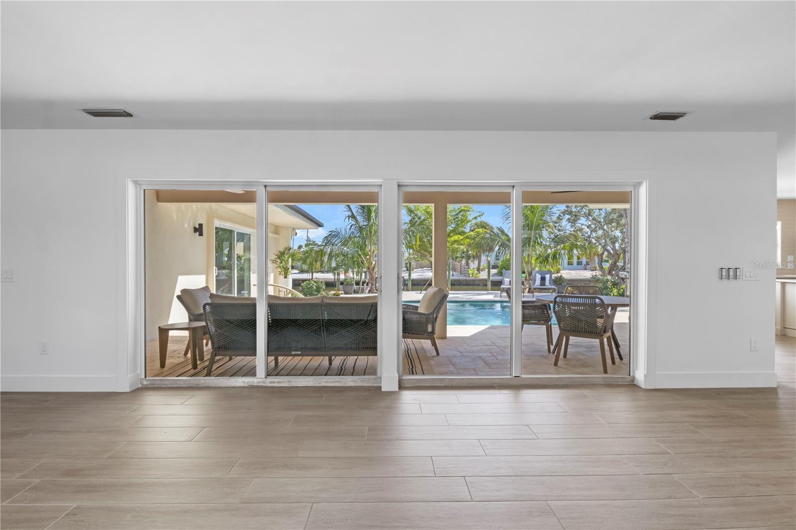 Image 12 of 81 For 624 Dundee Lane