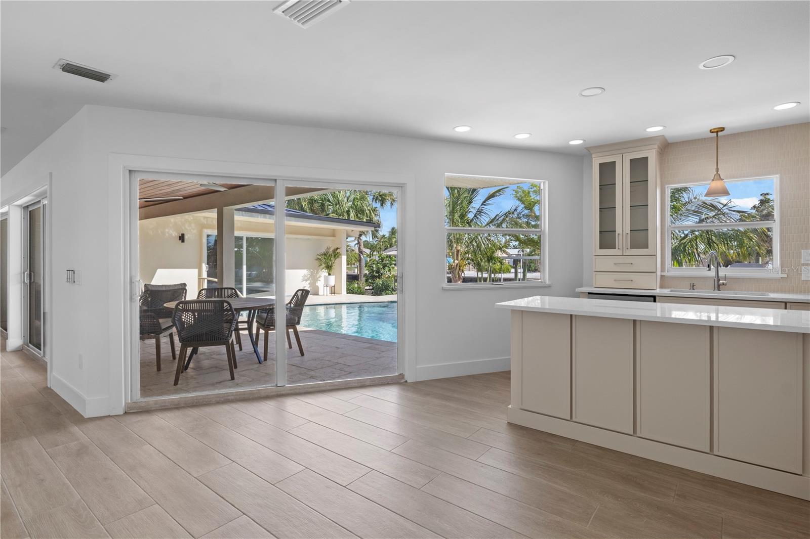 Image 19 of 81 For 624 Dundee Lane