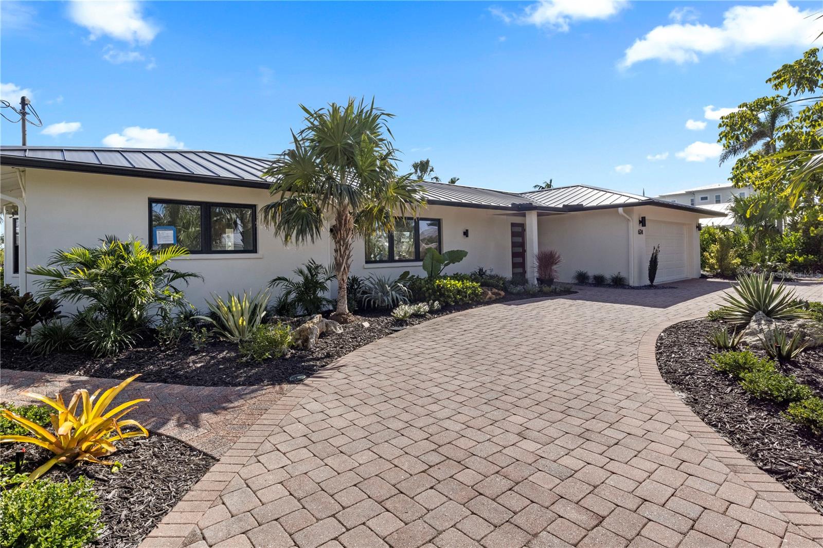 Image 2 of 81 For 624 Dundee Lane