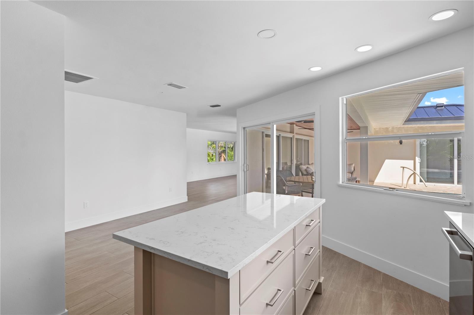 Image 24 of 81 For 624 Dundee Lane