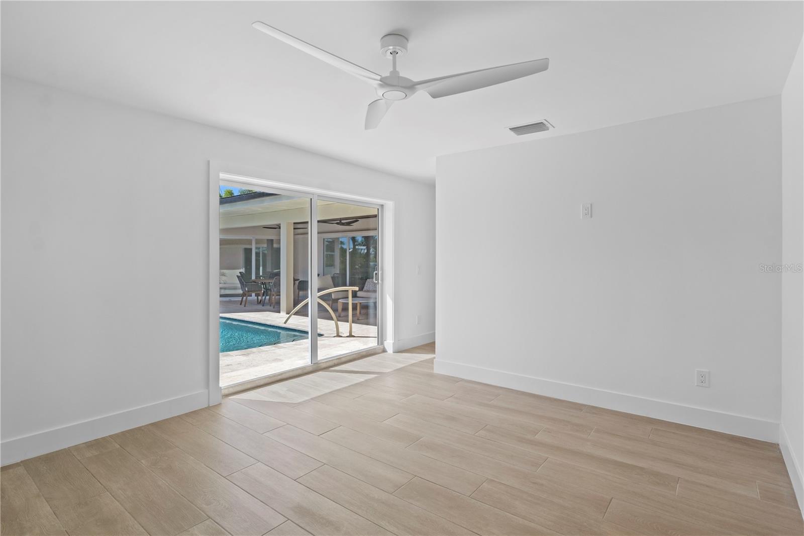 Image 28 of 81 For 624 Dundee Lane