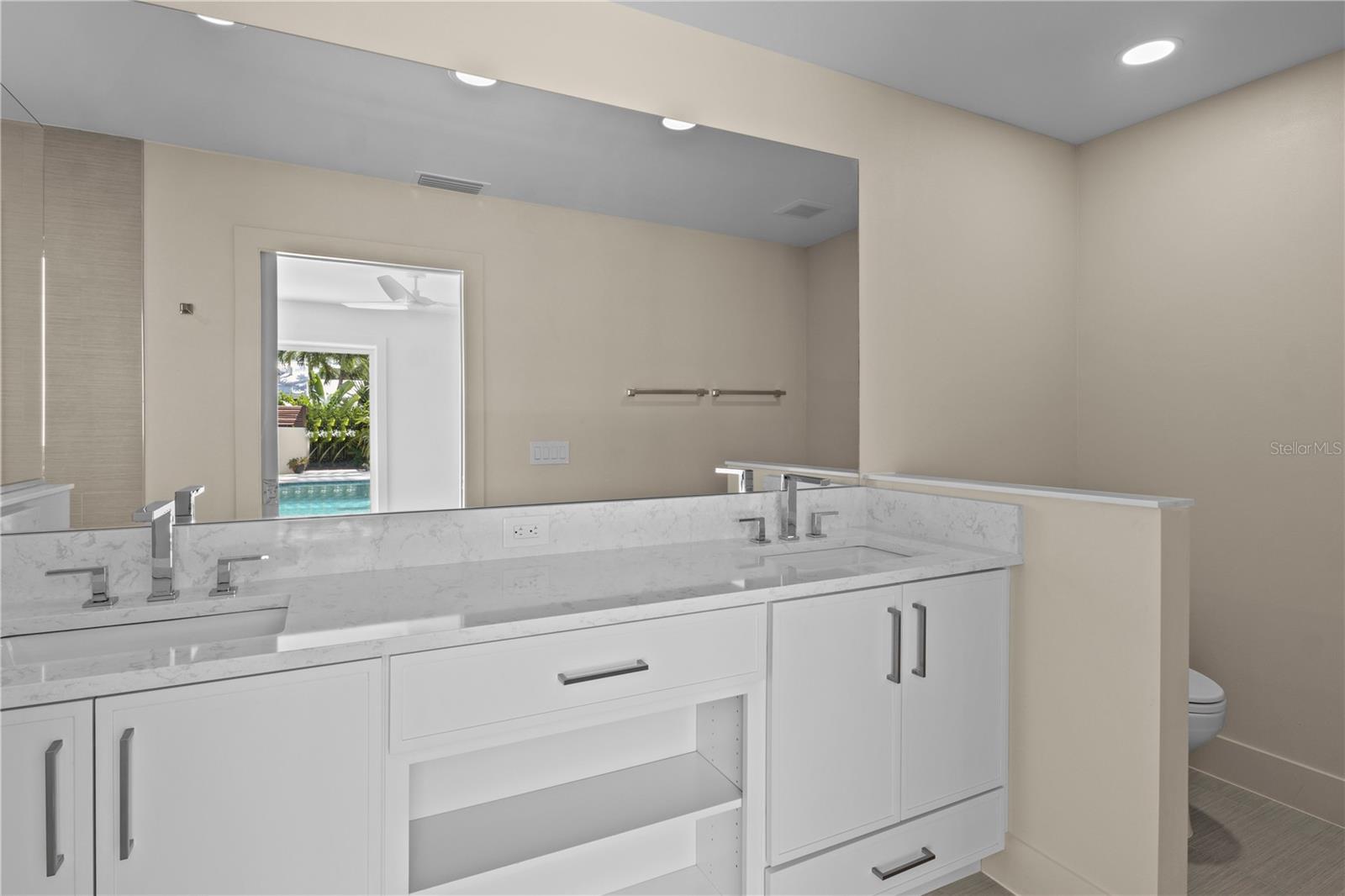 Image 32 of 81 For 624 Dundee Lane