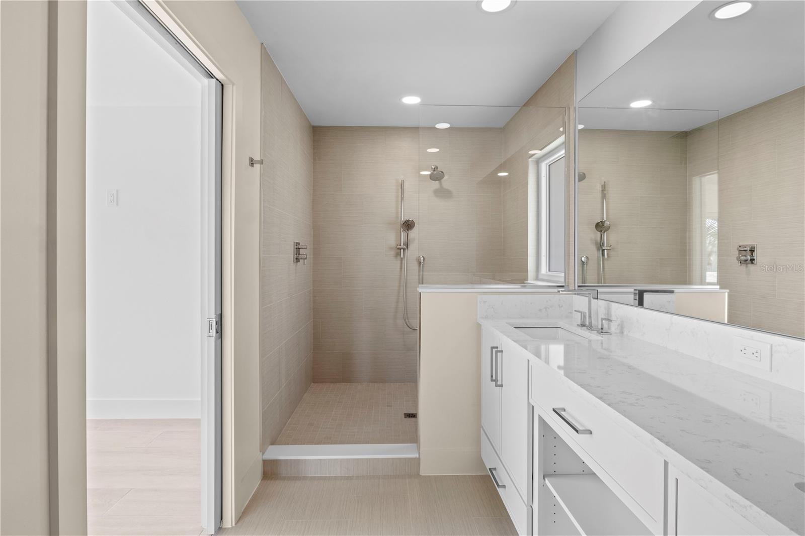 Image 33 of 81 For 624 Dundee Lane