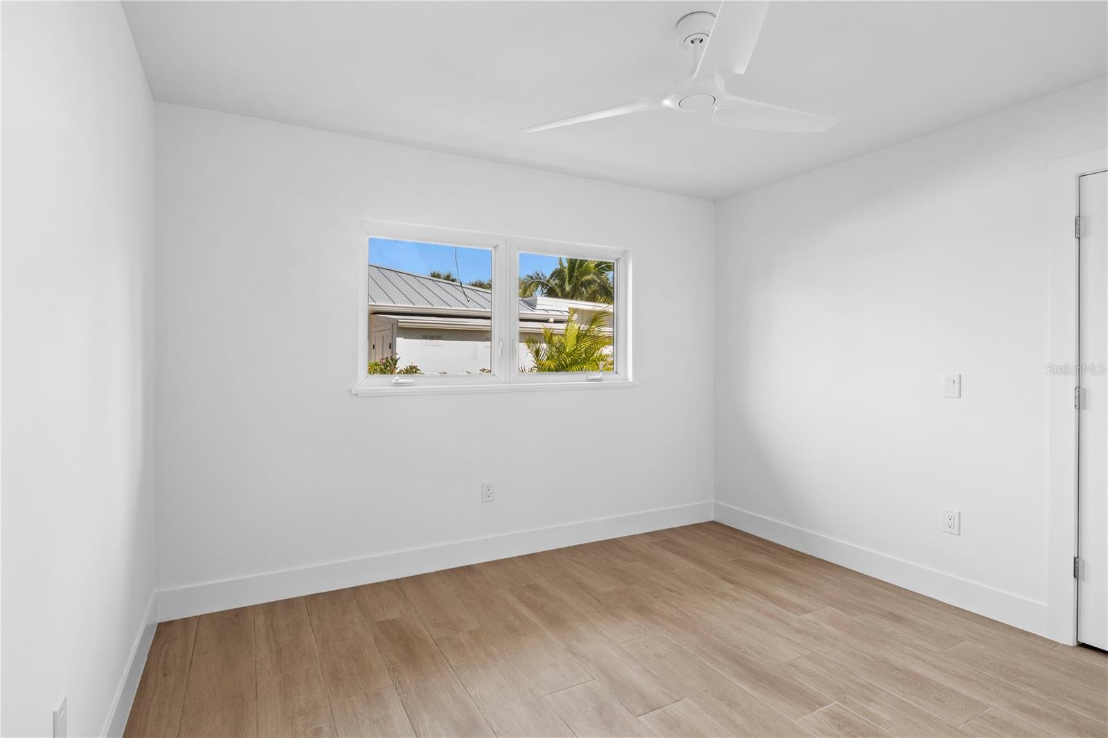 Image 36 of 81 For 624 Dundee Lane