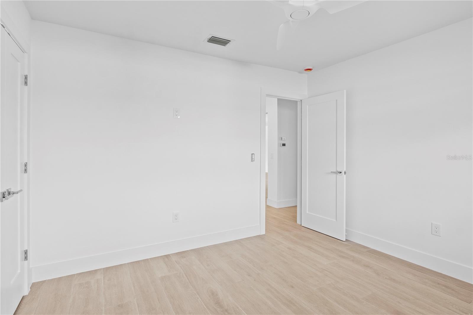 Image 37 of 81 For 624 Dundee Lane