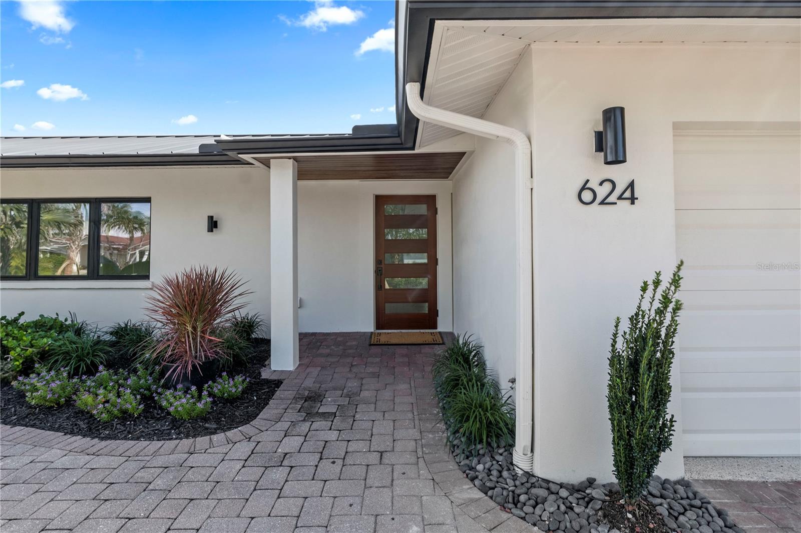 Image 4 of 81 For 624 Dundee Lane