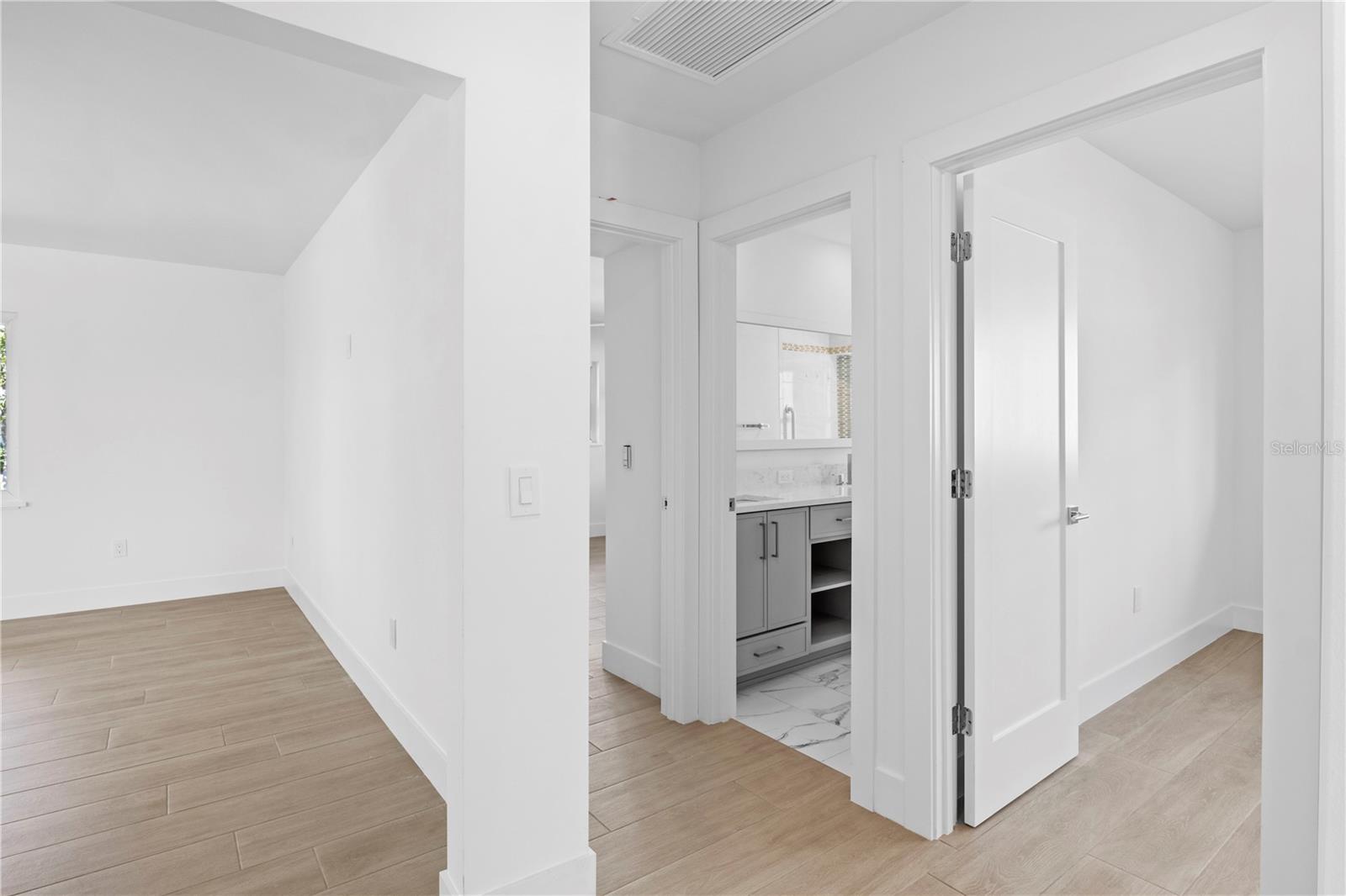 Image 41 of 81 For 624 Dundee Lane