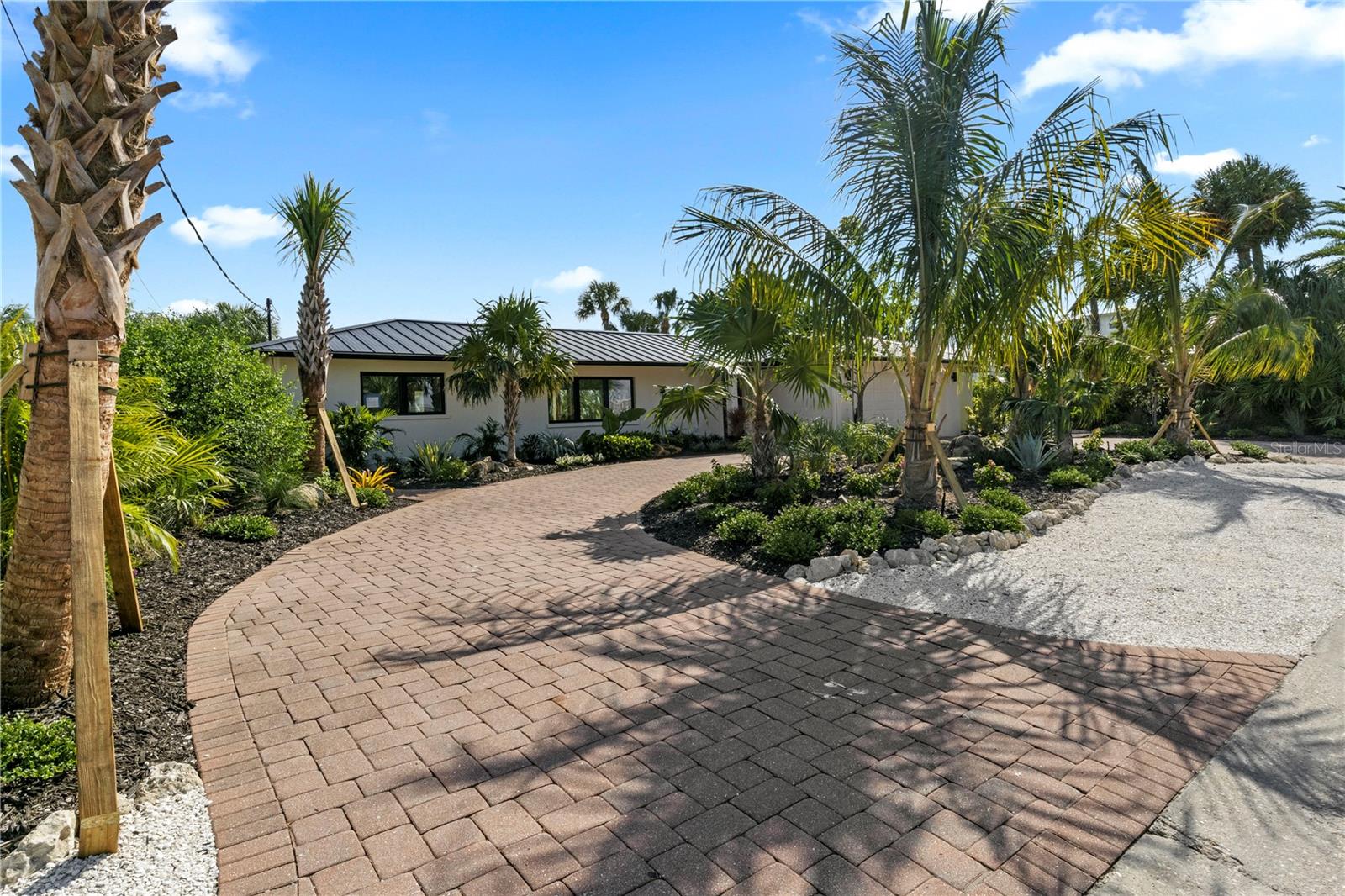 Image 6 of 81 For 624 Dundee Lane