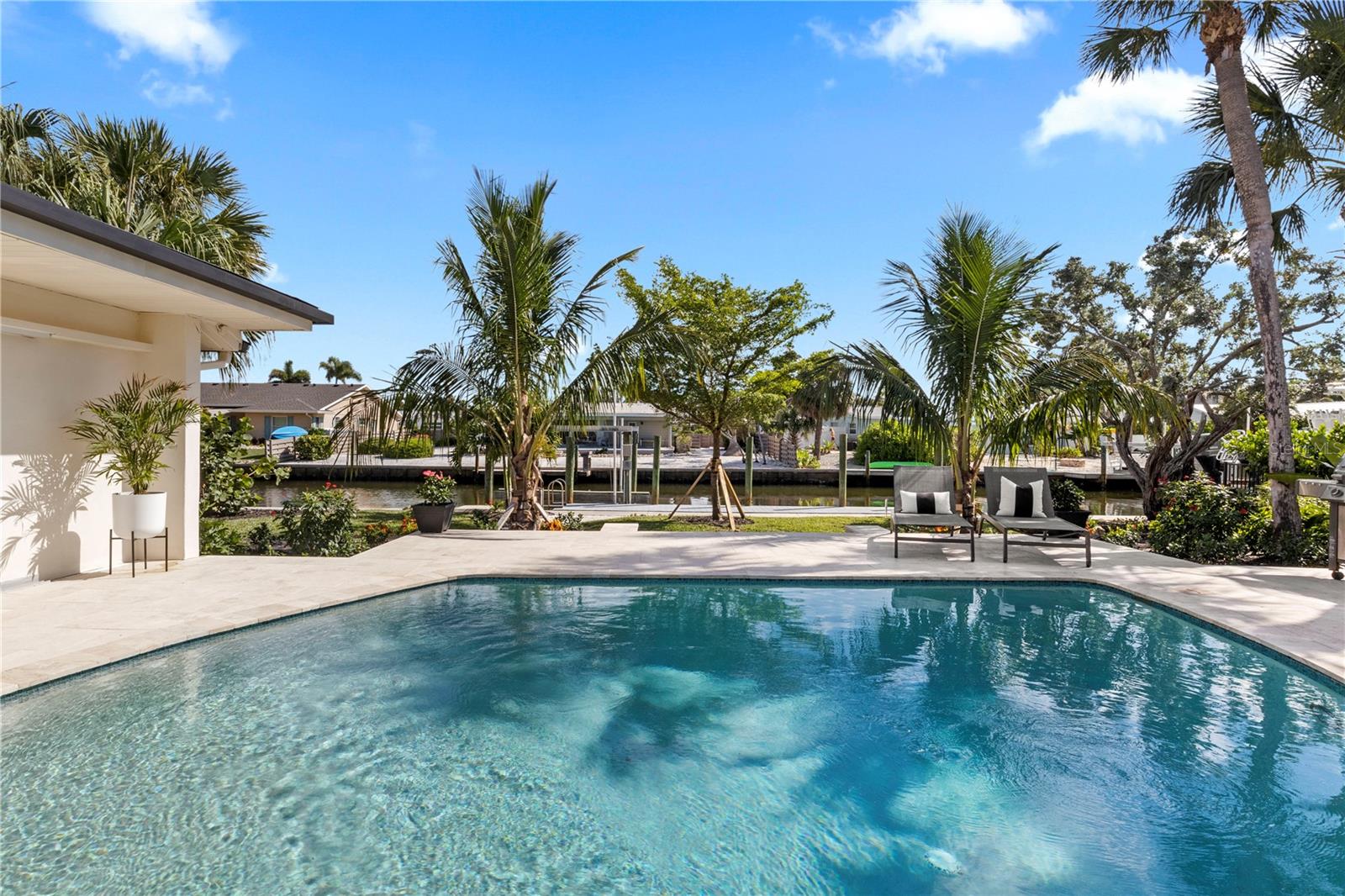 Image 8 of 81 For 624 Dundee Lane