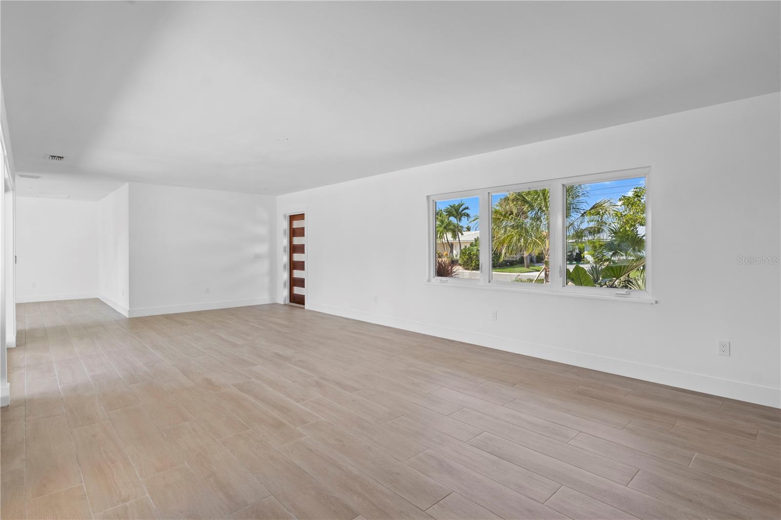 Image 9 of 81 For 624 Dundee Lane