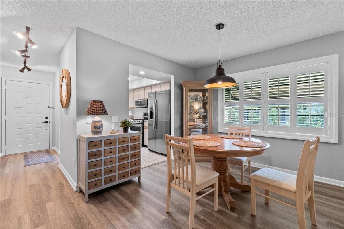 Image 8 of 25 For 511 Pebble Springs Court