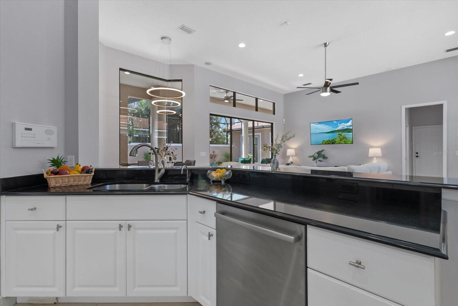 Image 17 of 79 For 13876 Siena Loop