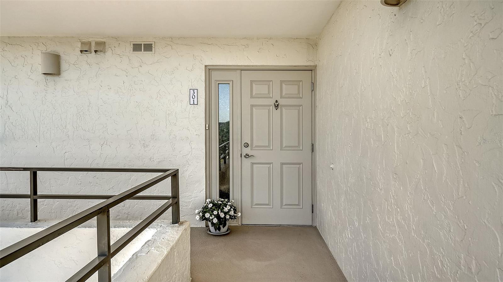 Image 4 of 53 For 8735 Midnight Pass Road 301b