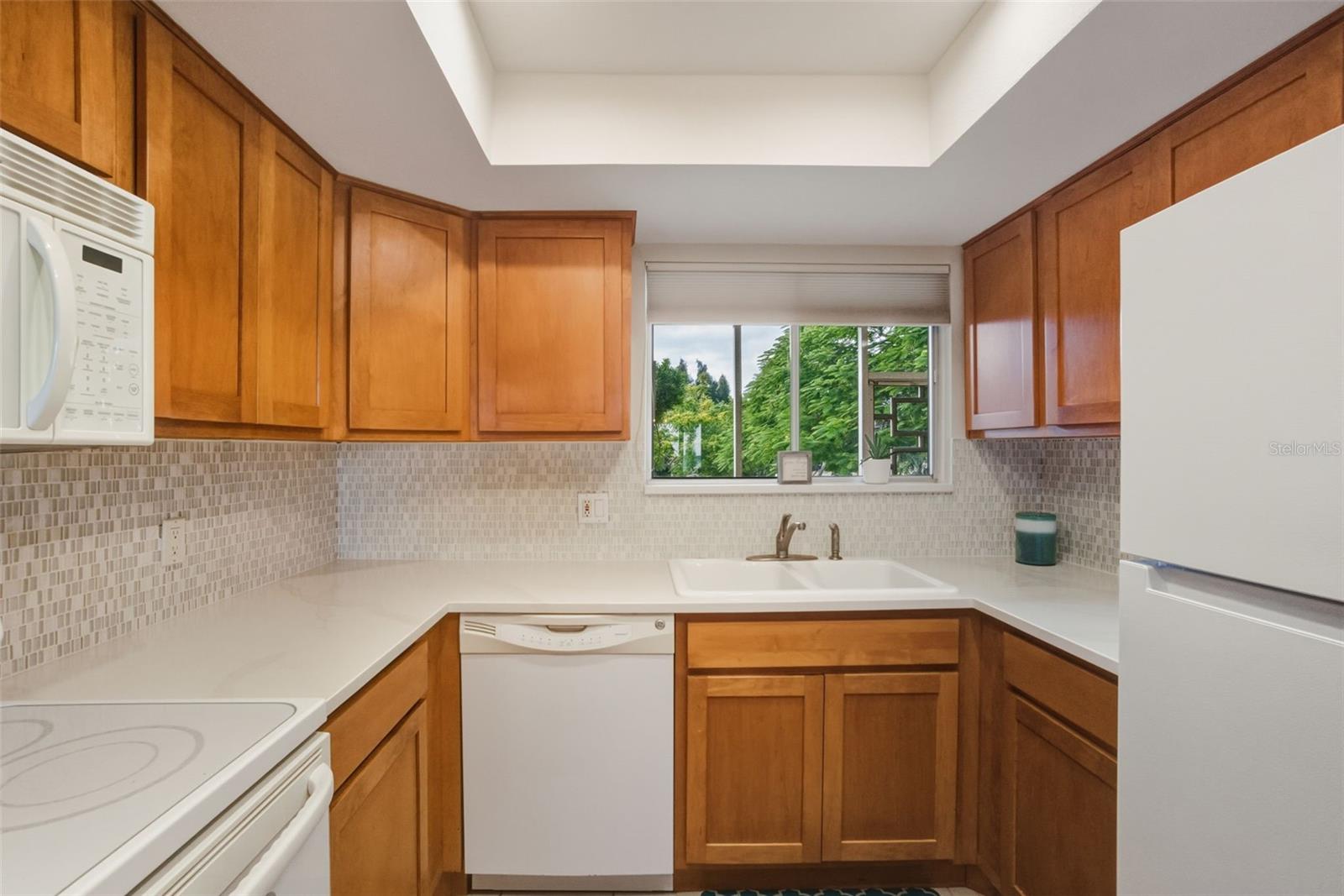 Image 16 of 48 For 725 Manatee Avenue 725