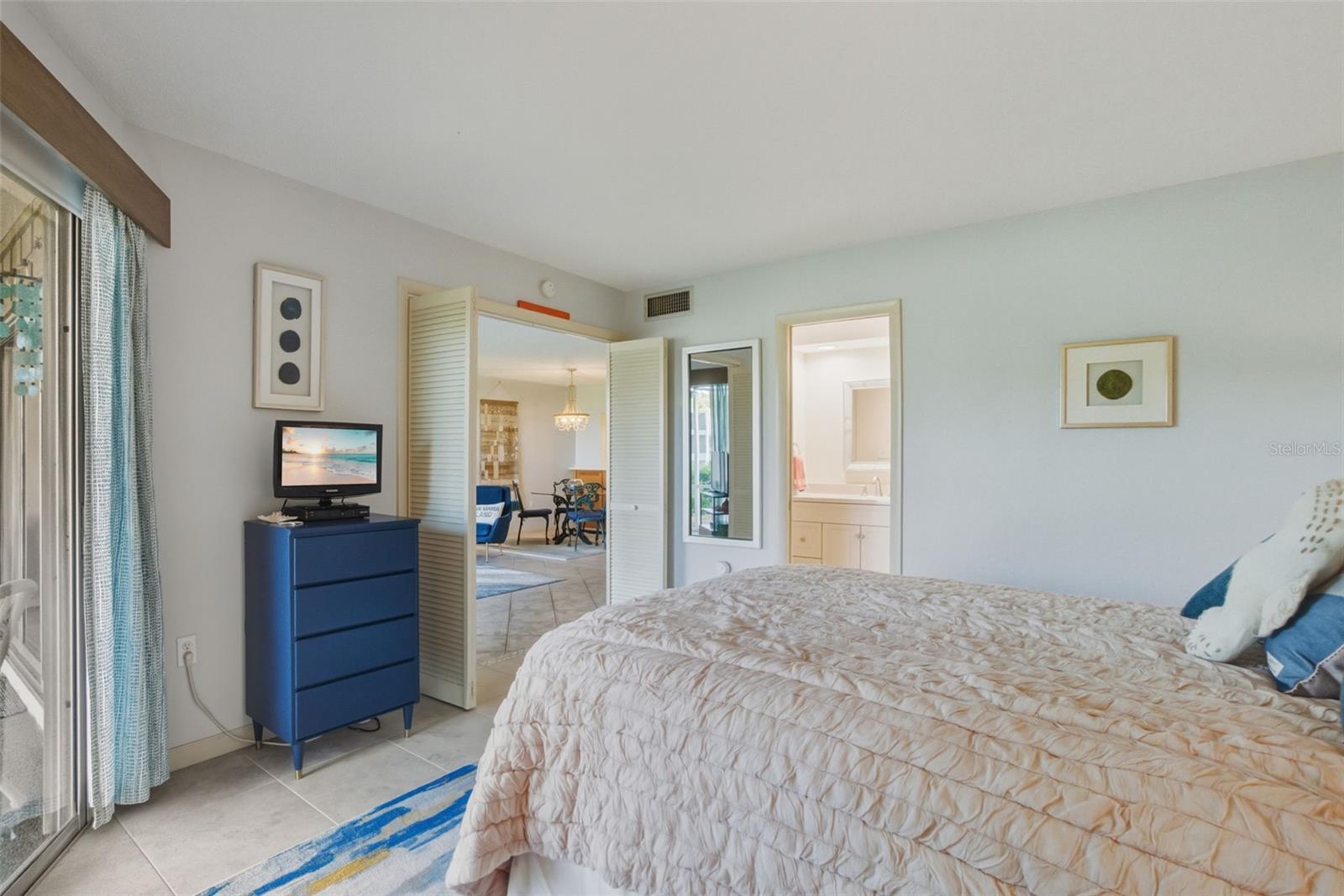 Image 18 of 48 For 725 Manatee Avenue 725