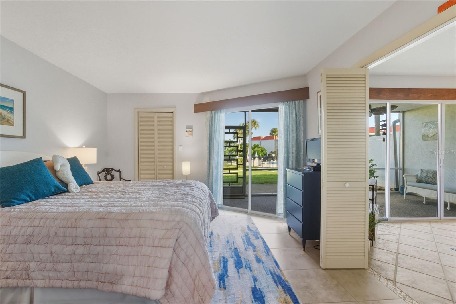 Image 19 of 48 For 725 Manatee Avenue 725