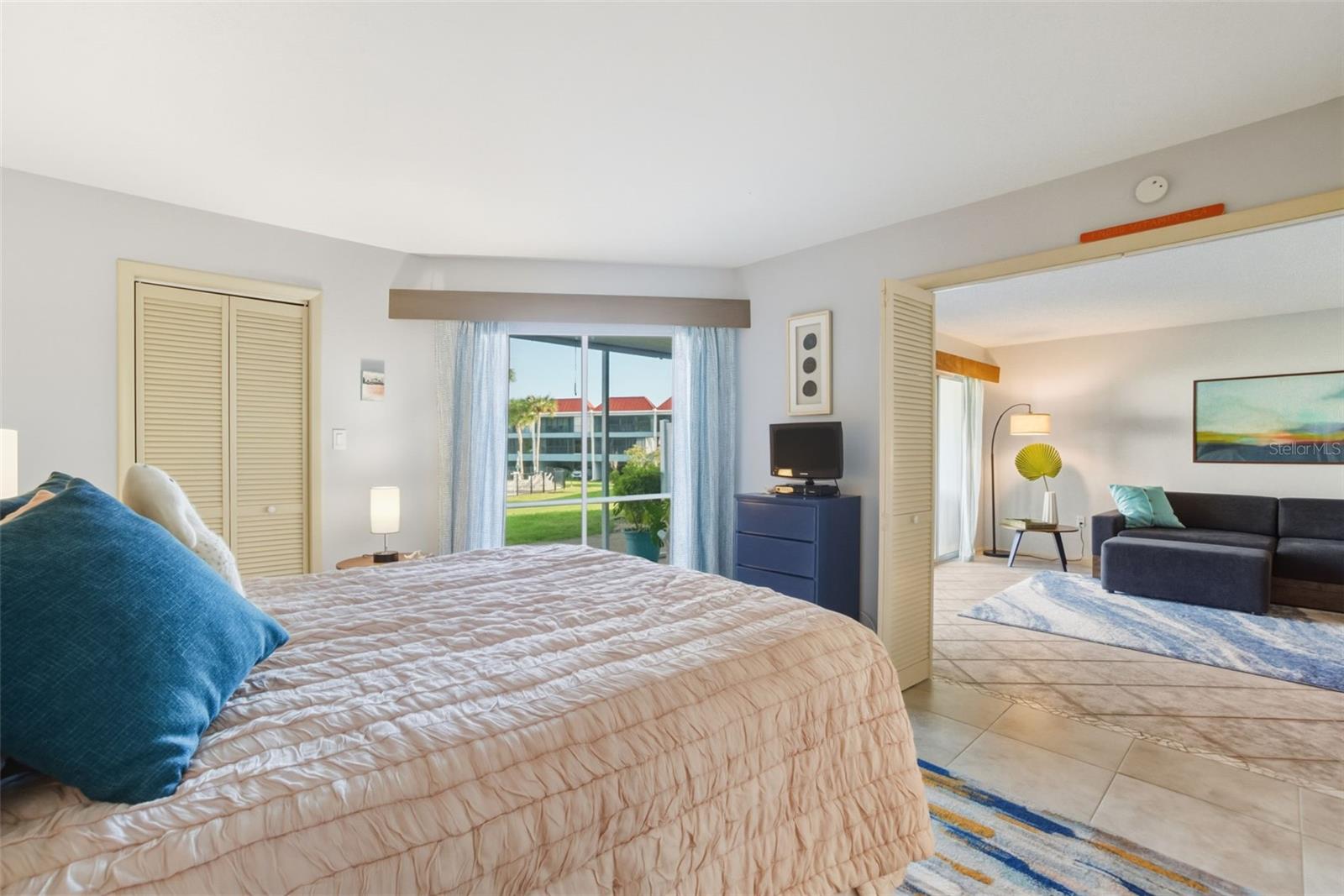 Image 20 of 48 For 725 Manatee Avenue 725