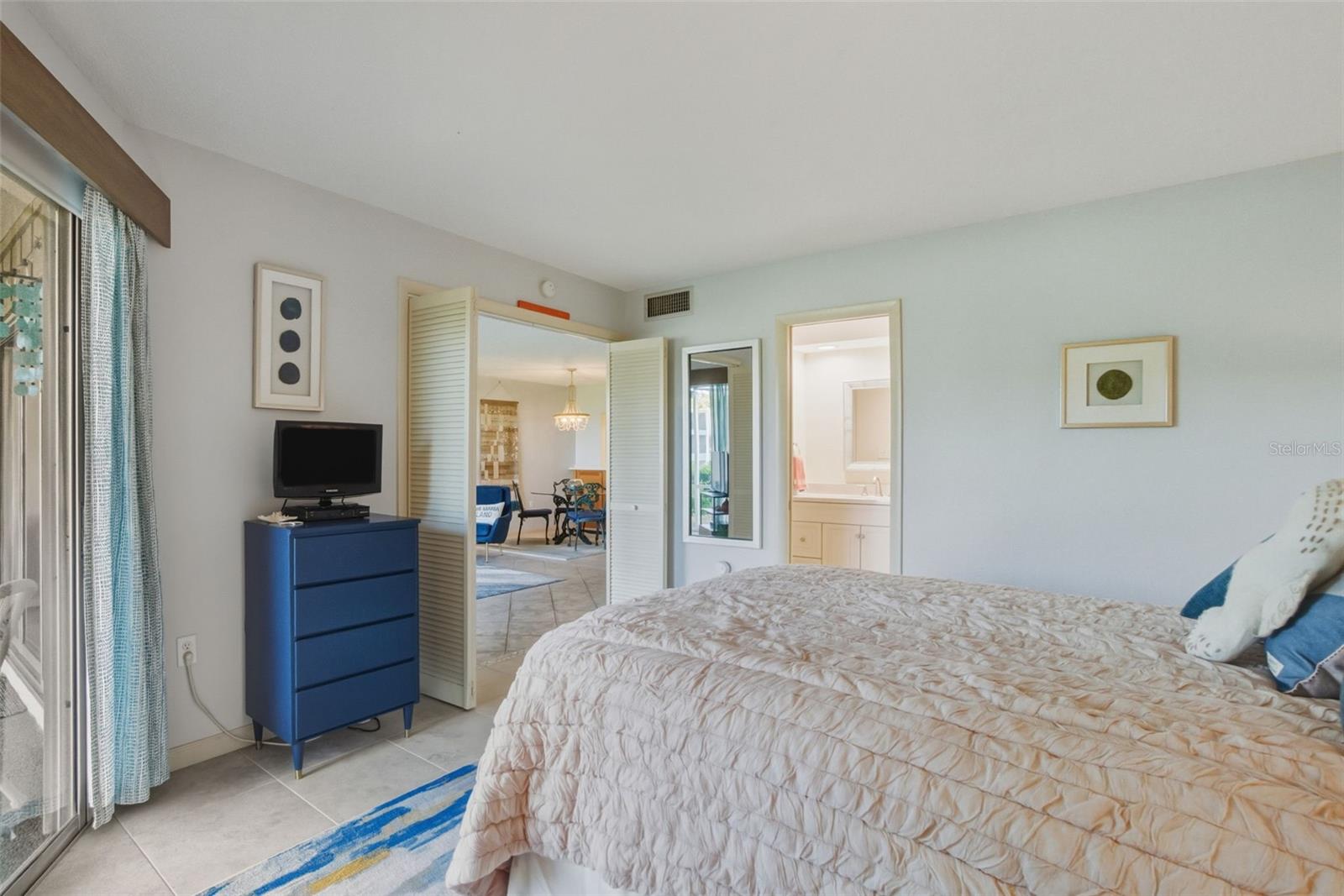 Image 21 of 48 For 725 Manatee Avenue 725