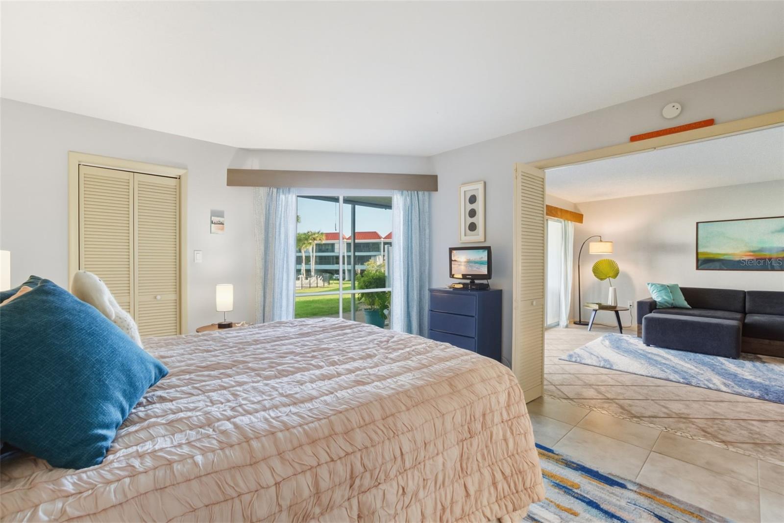 Image 22 of 48 For 725 Manatee Avenue 725