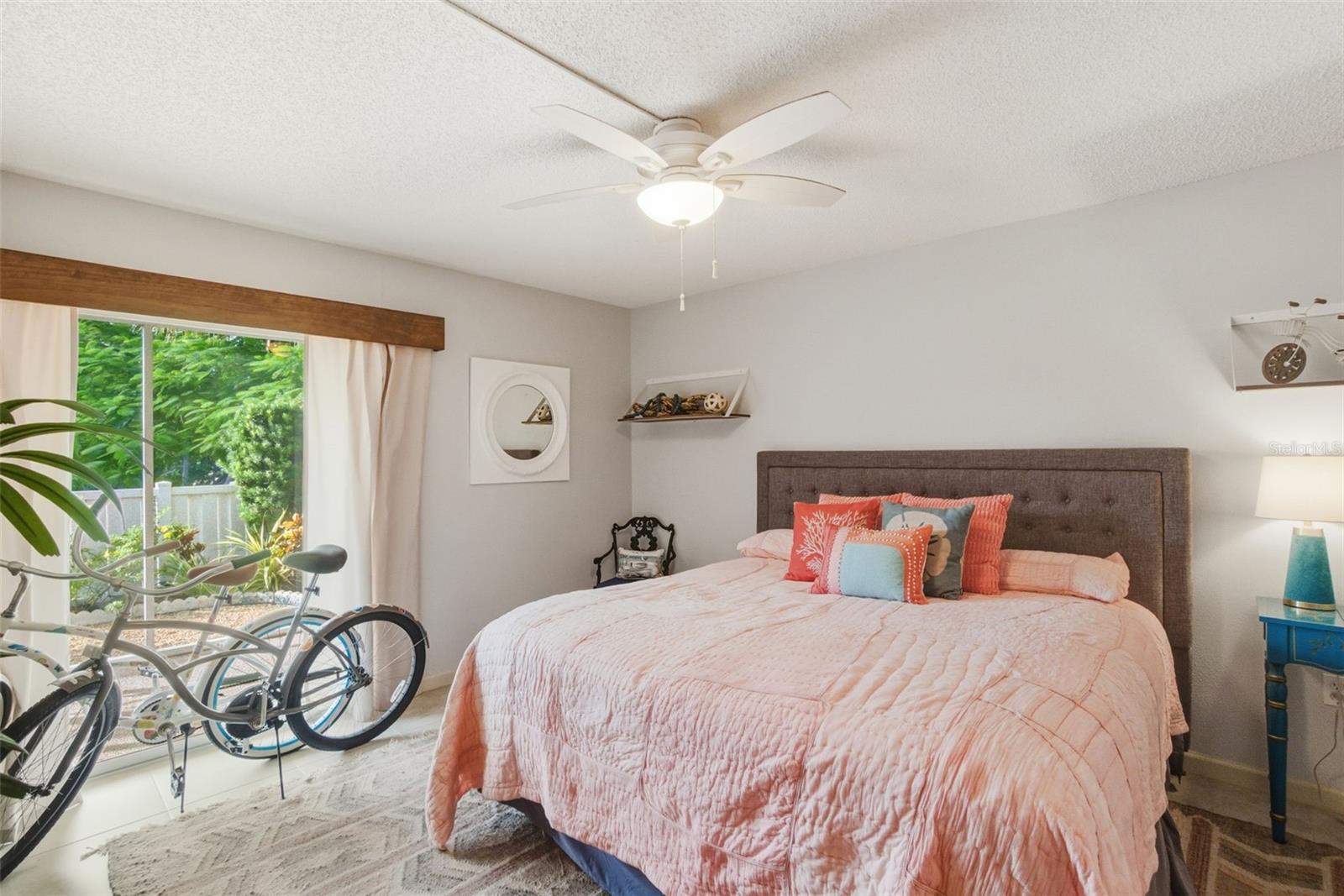 Image 23 of 48 For 725 Manatee Avenue 725