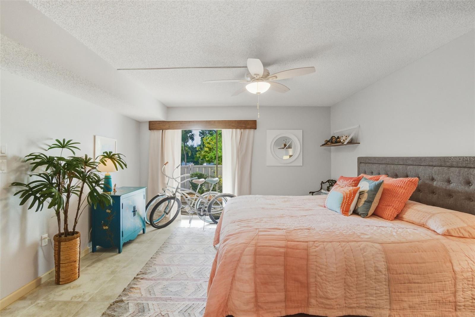 Image 25 of 48 For 725 Manatee Avenue 725