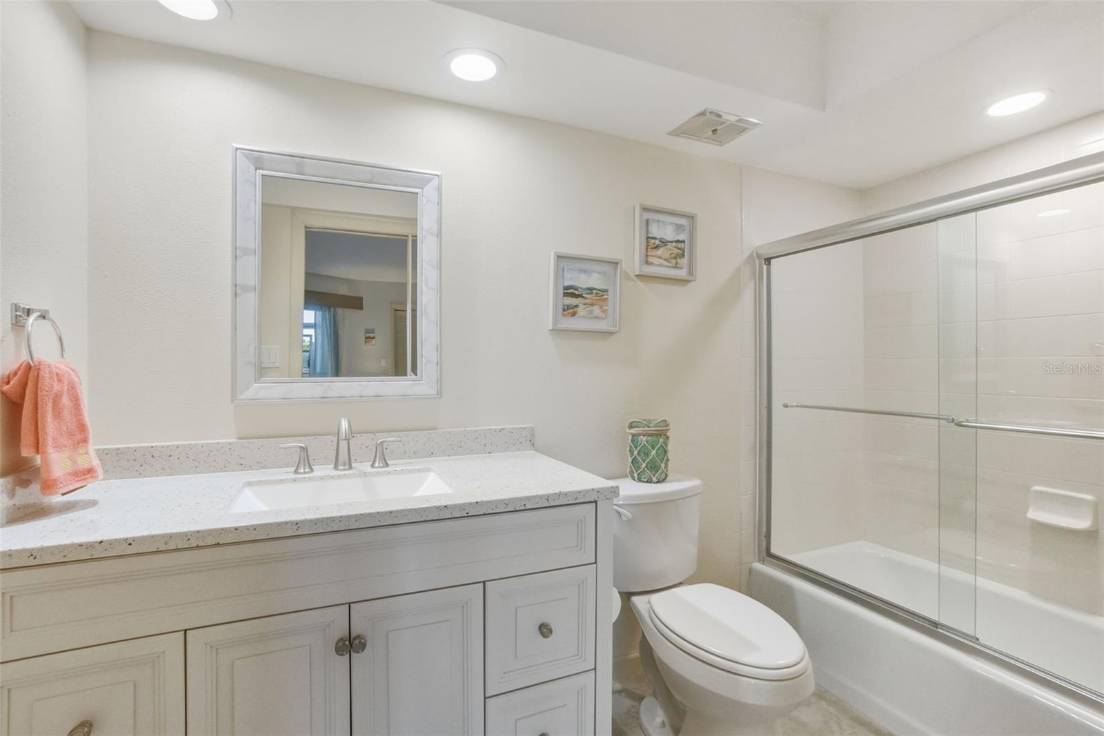 Image 28 of 48 For 725 Manatee Avenue 725