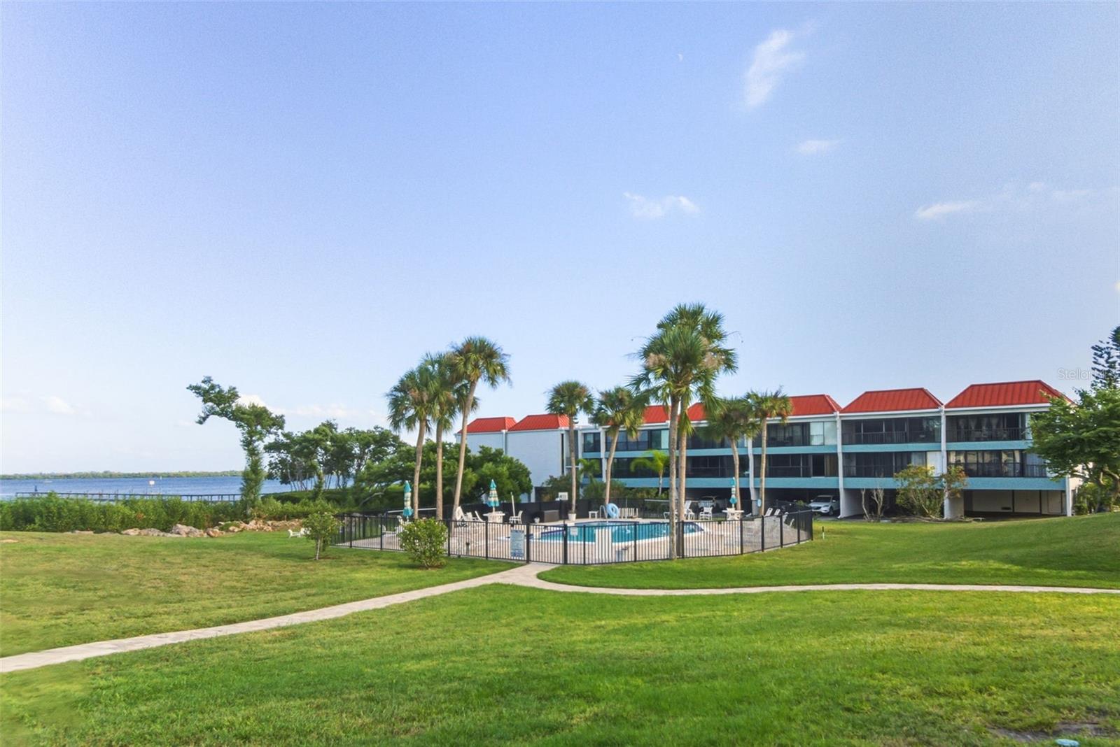 Image 36 of 48 For 725 Manatee Avenue 725