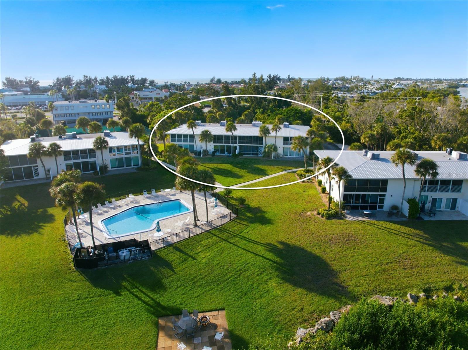 Image 40 of 48 For 725 Manatee Avenue 725