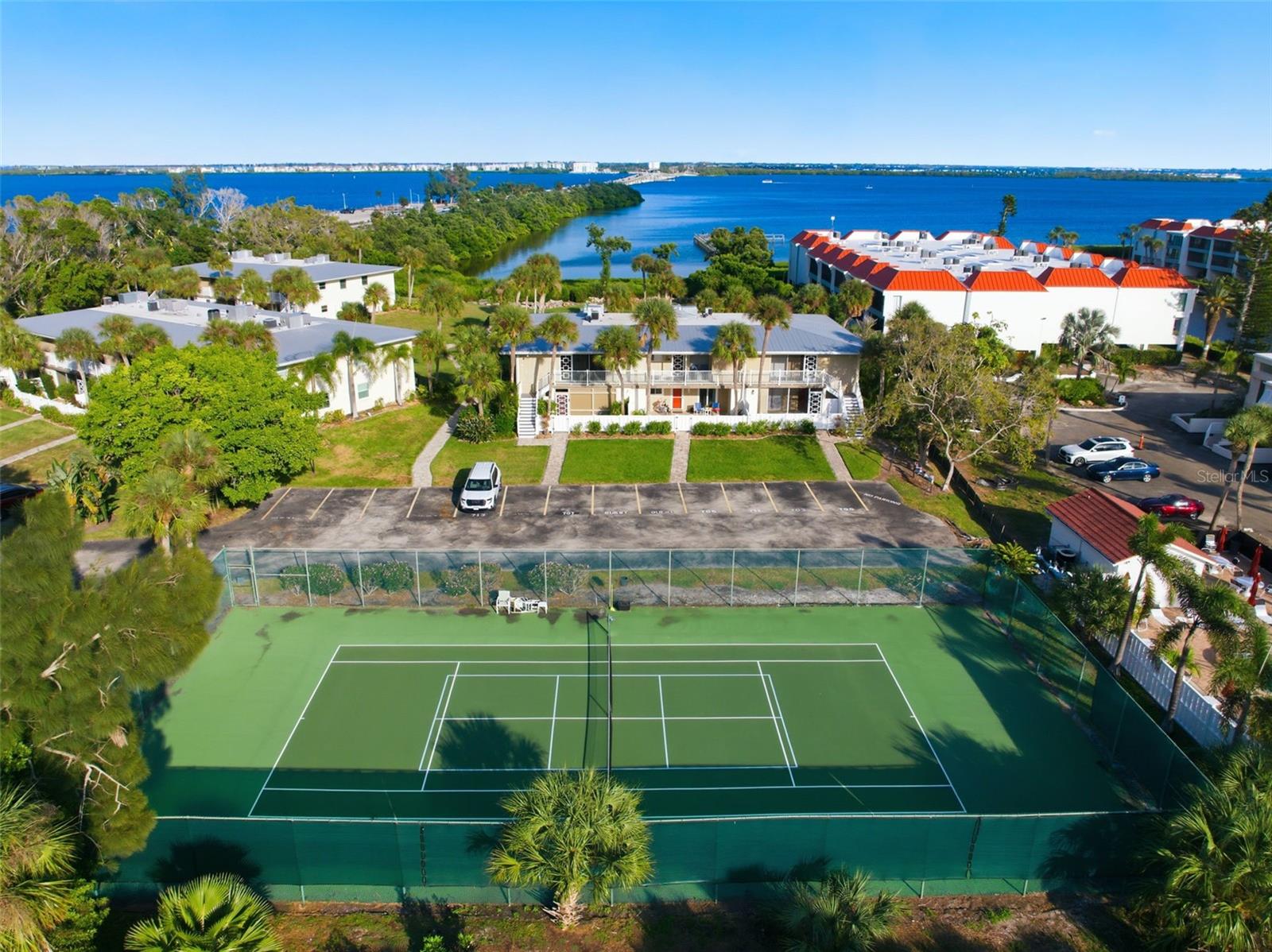 Image 6 of 48 For 725 Manatee Avenue 725