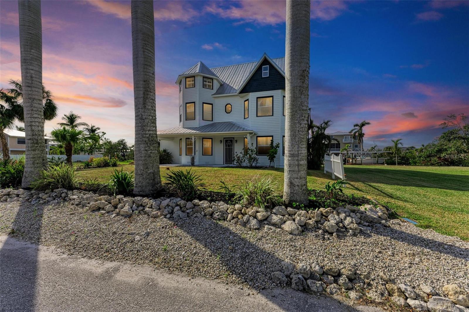 Image 20 of 86 For 1825 Bayshore Drive