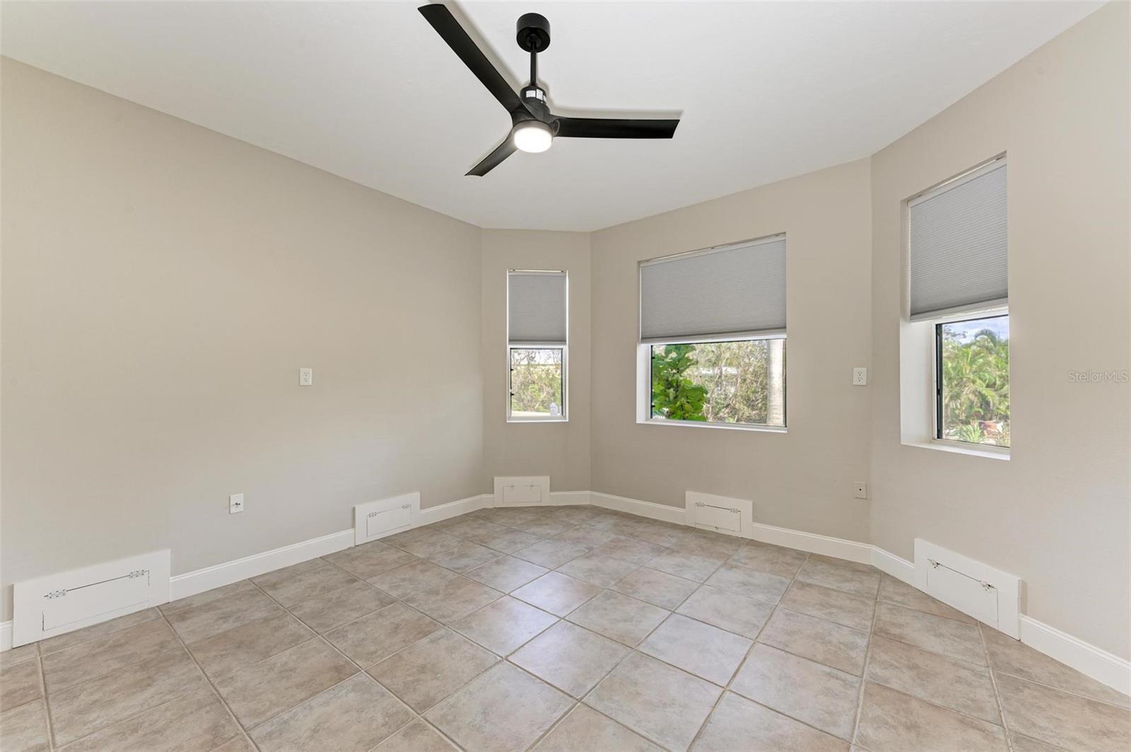 Image 39 of 86 For 1825 Bayshore Drive