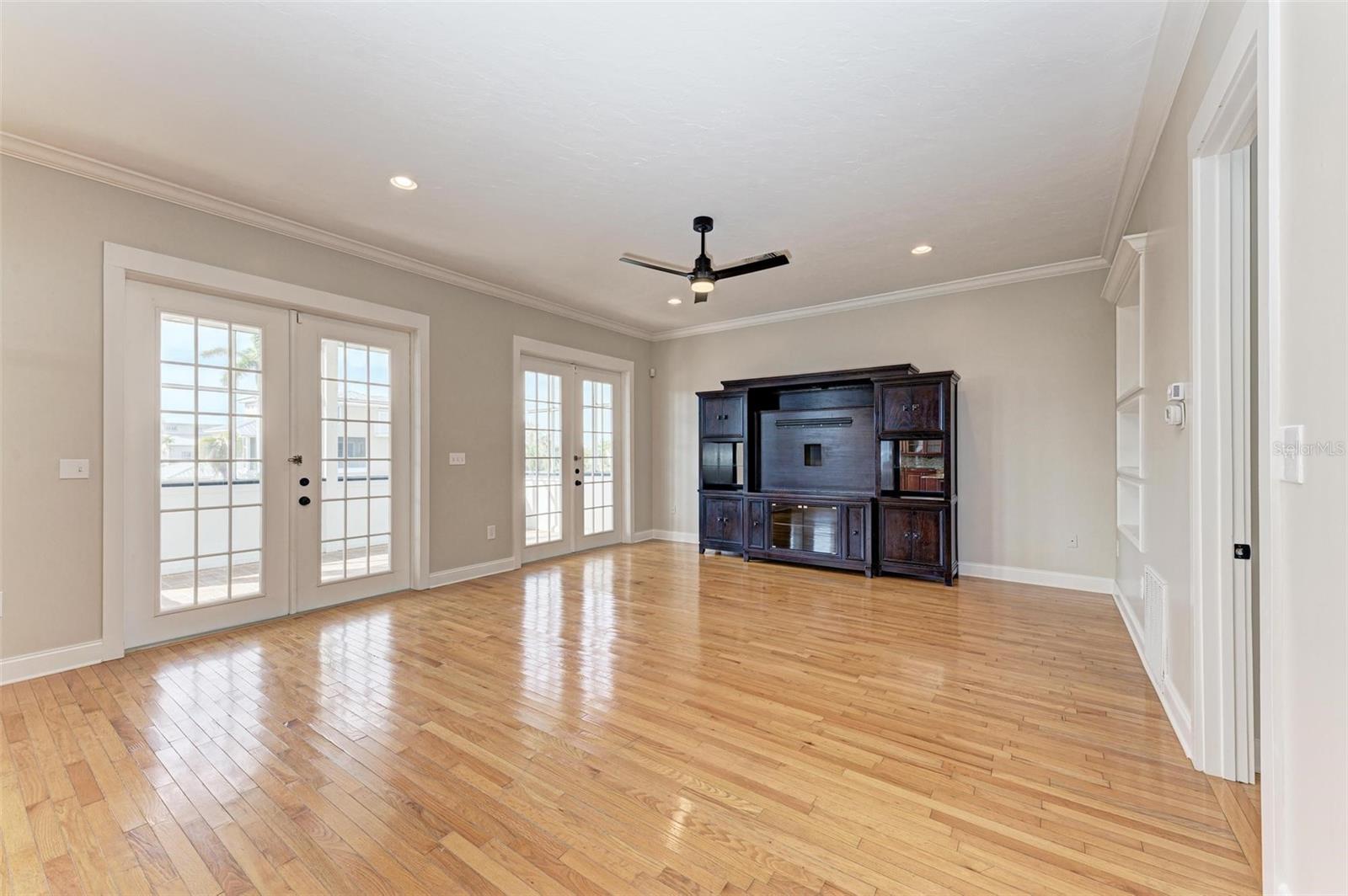 Image 43 of 86 For 1825 Bayshore Drive
