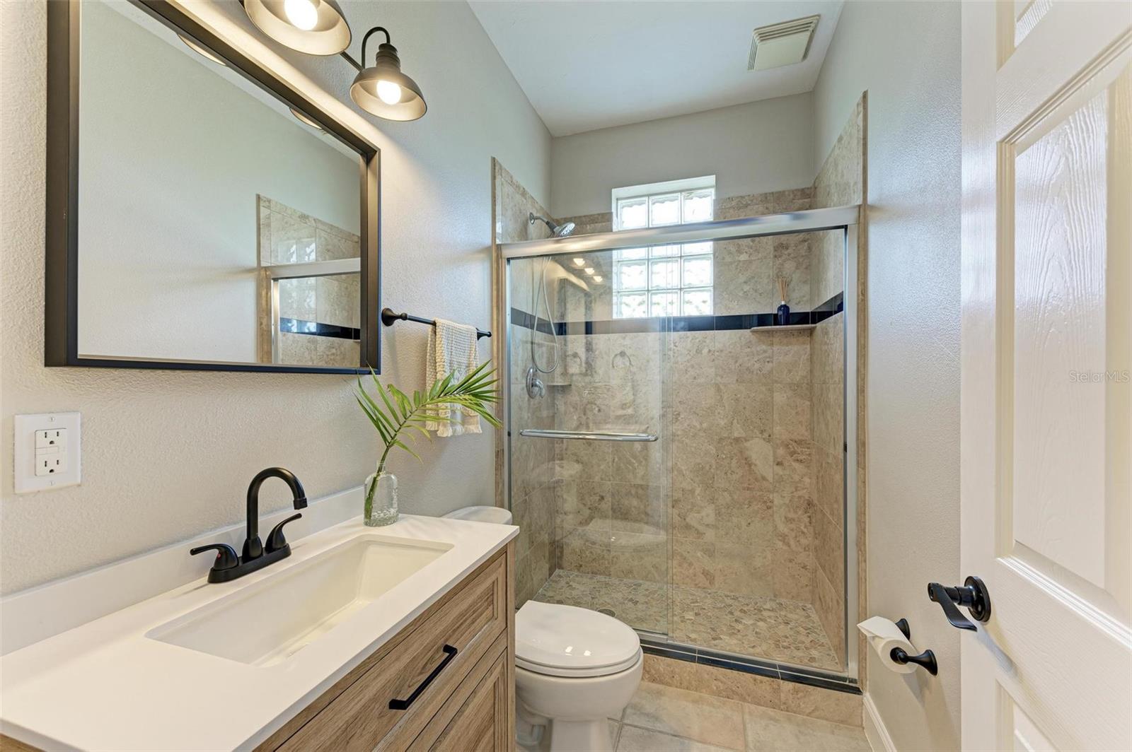Image 5 of 86 For 1825 Bayshore Drive