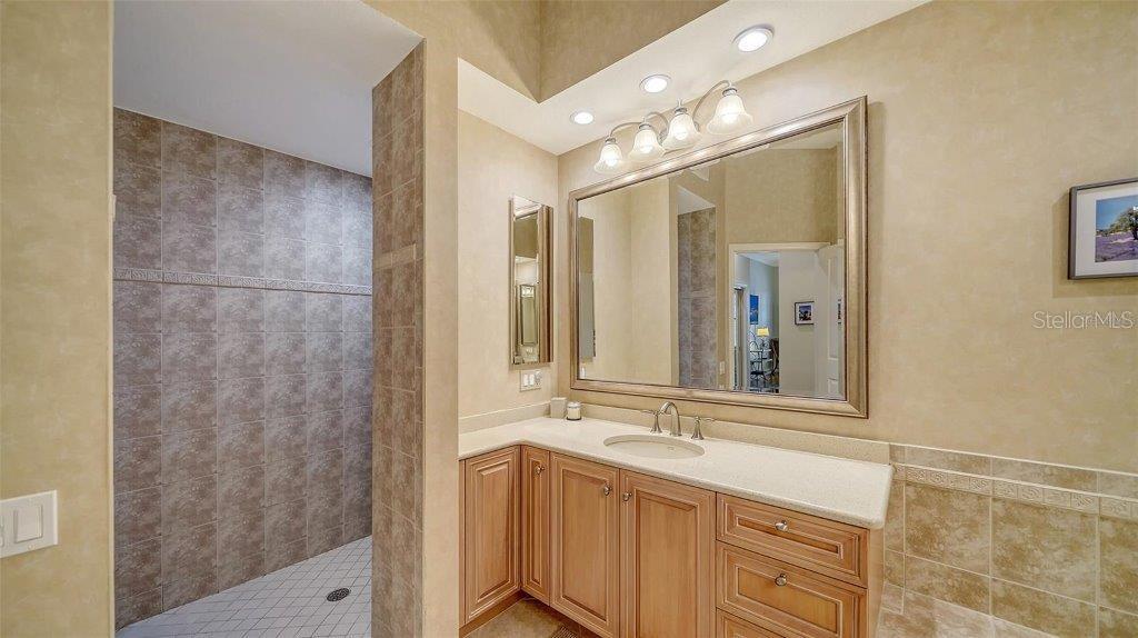 Image 25 of 52 For 5208 Parisienne Place 202b33