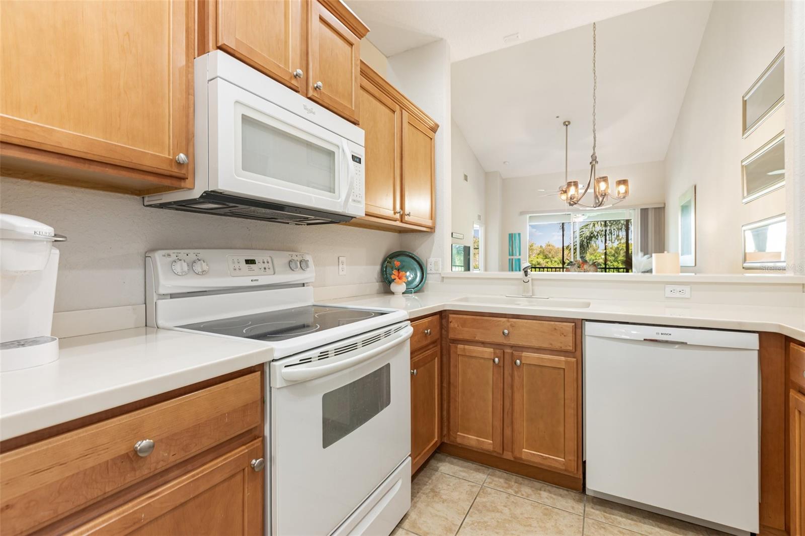 Image 14 of 66 For 1011 Fairwaycove Lane 201
