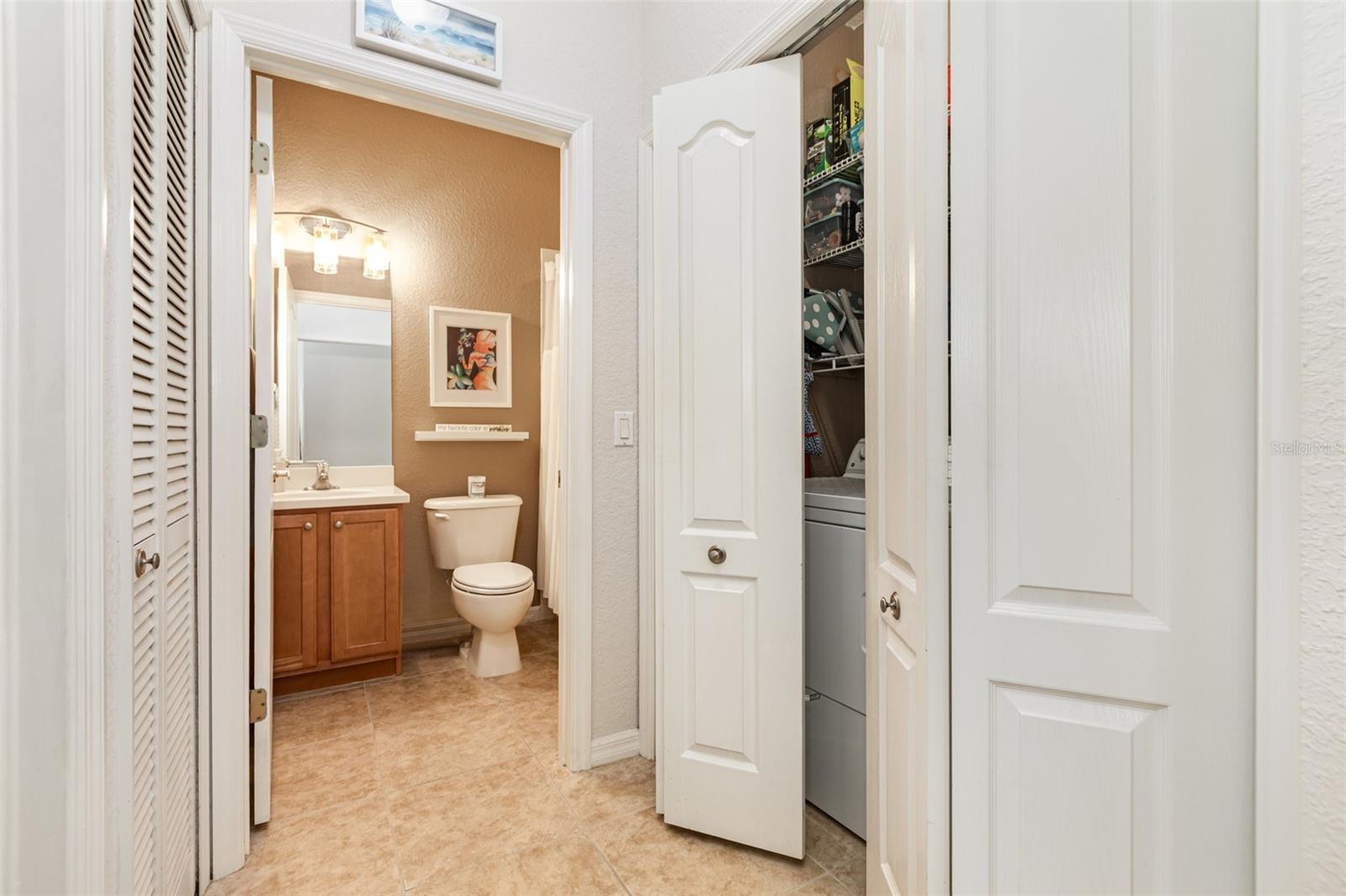 Image 27 of 66 For 1011 Fairwaycove Lane 201
