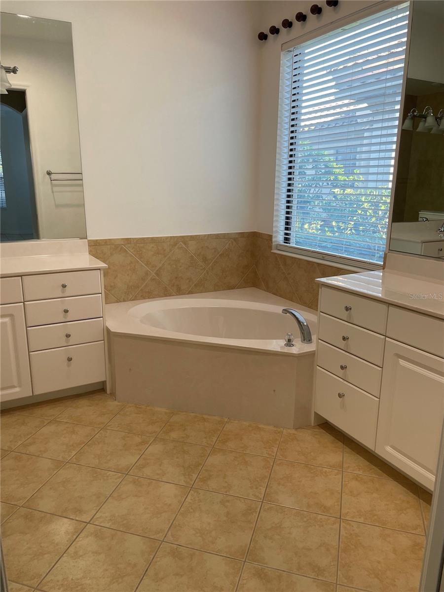 Image 11 of 18 For 7119 Presidio Glen