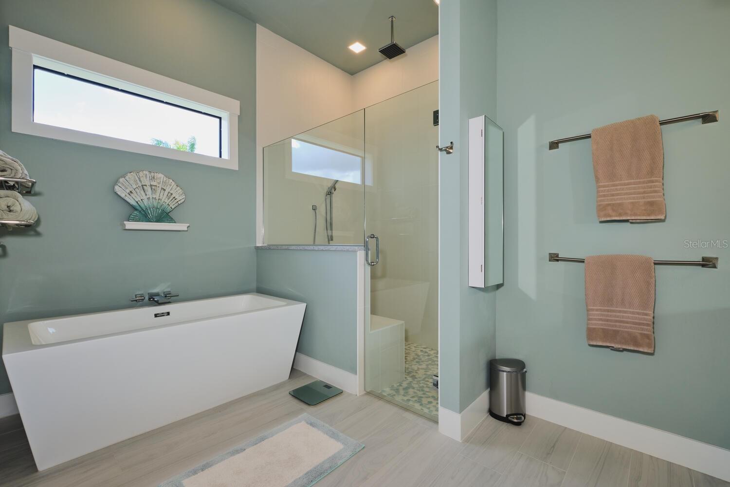 Image 17 of 61 For 2126 Via Veneto Drive